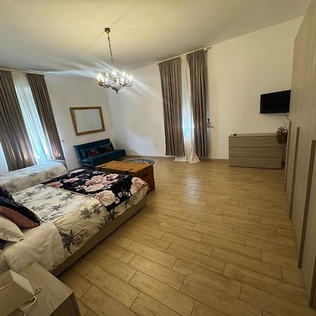 La Casa Di Sarah Aspetta Voi Apartment Naples Luaran gambar