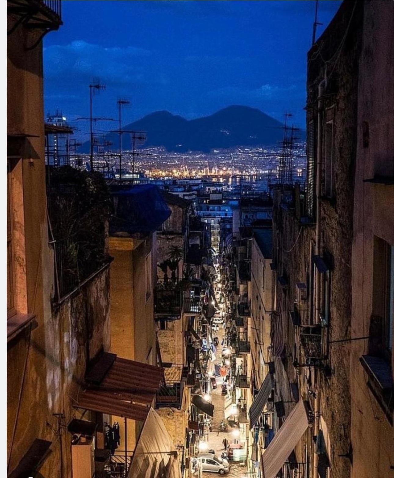 La Casa Di Sarah Aspetta Voi Apartment Naples Luaran gambar