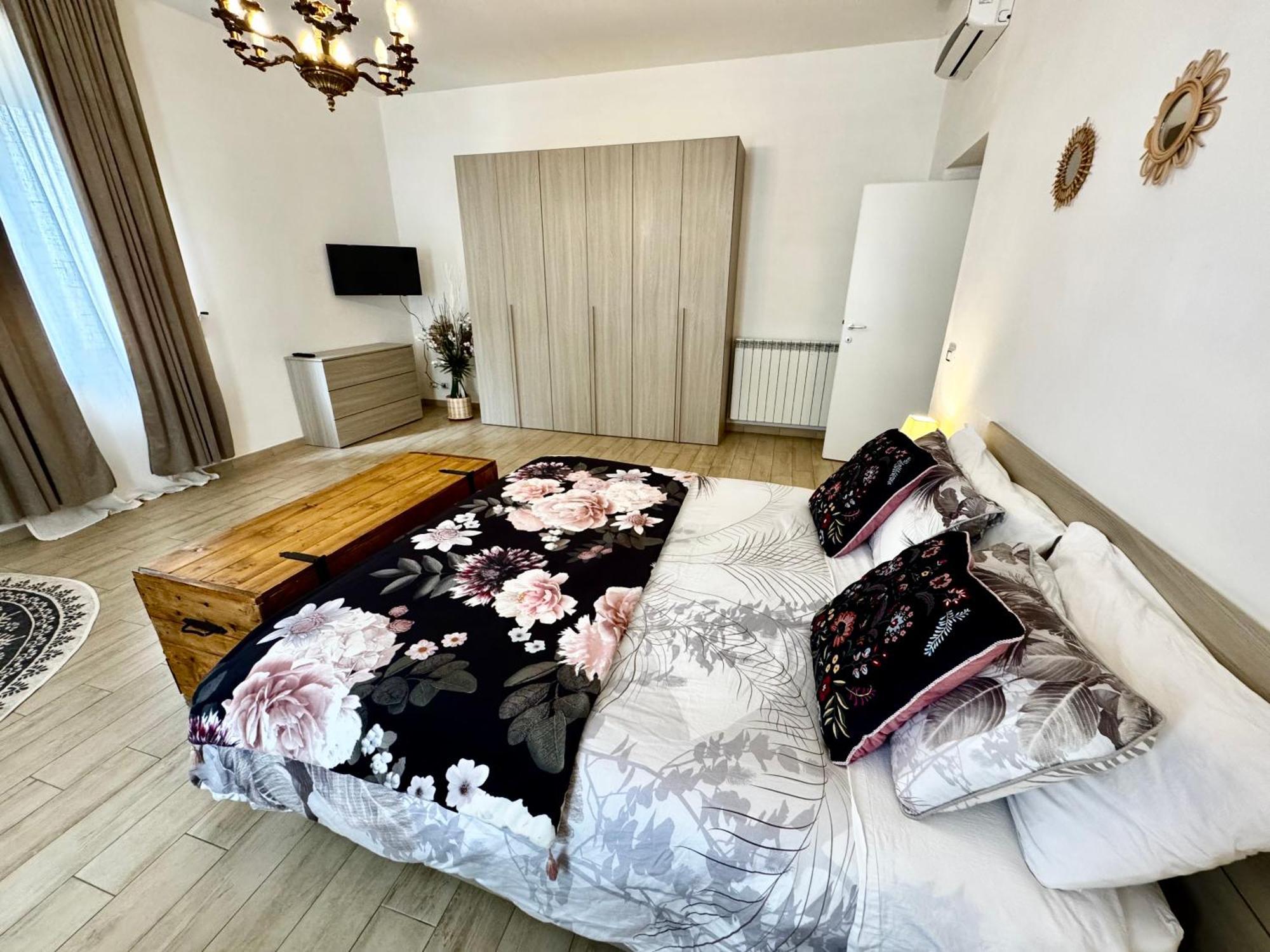 La Casa Di Sarah Aspetta Voi Apartment Naples Luaran gambar