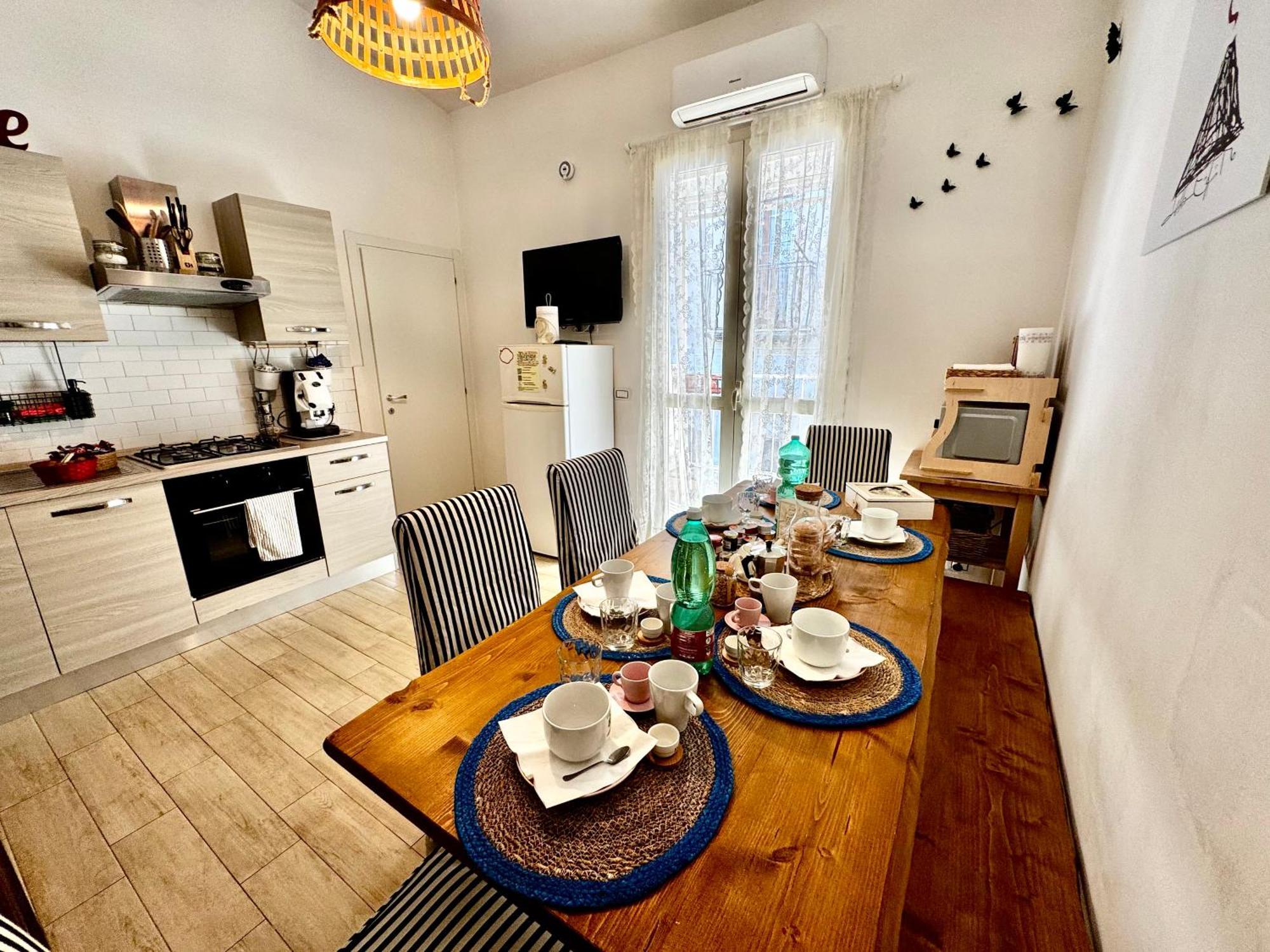 La Casa Di Sarah Aspetta Voi Apartment Naples Luaran gambar