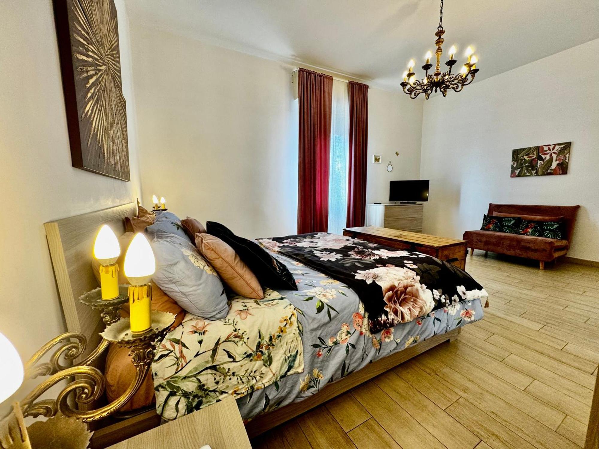 La Casa Di Sarah Aspetta Voi Apartment Naples Luaran gambar