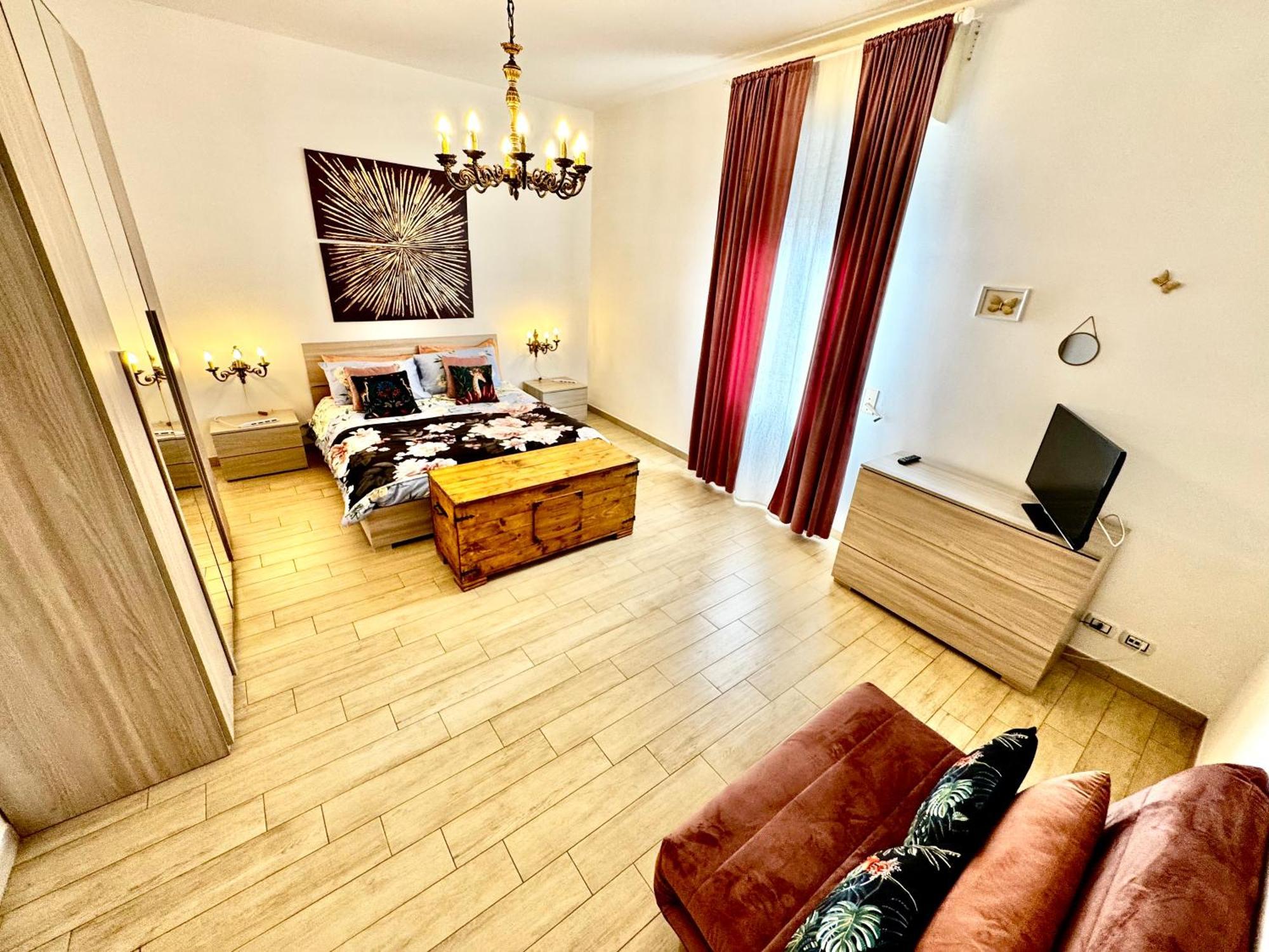 La Casa Di Sarah Aspetta Voi Apartment Naples Luaran gambar
