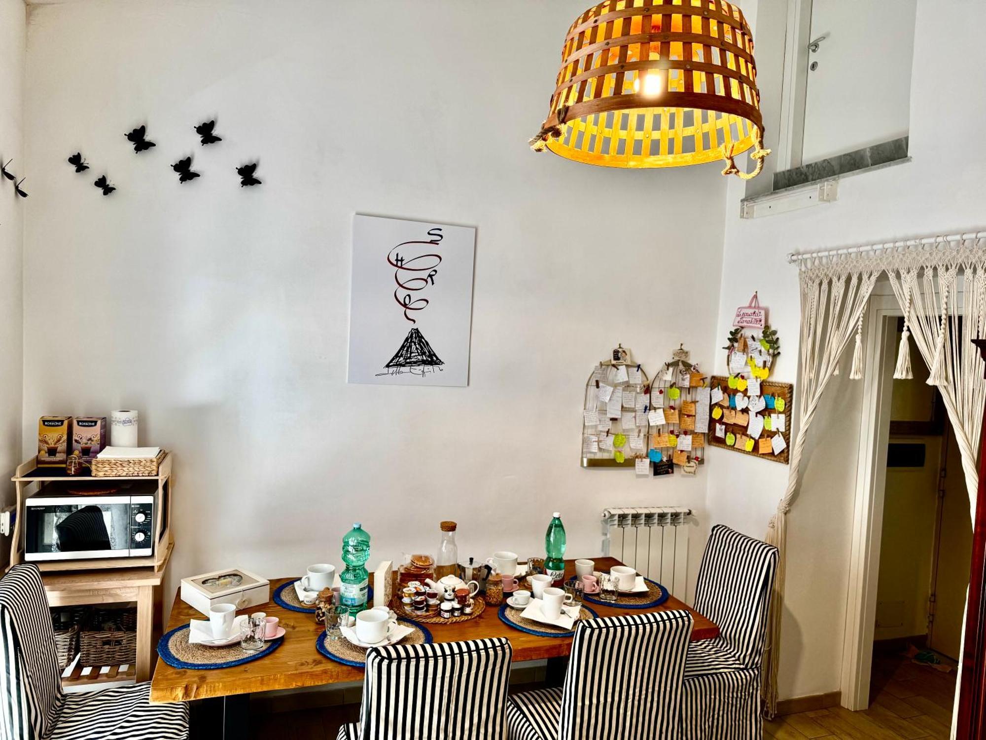 La Casa Di Sarah Aspetta Voi Apartment Naples Luaran gambar