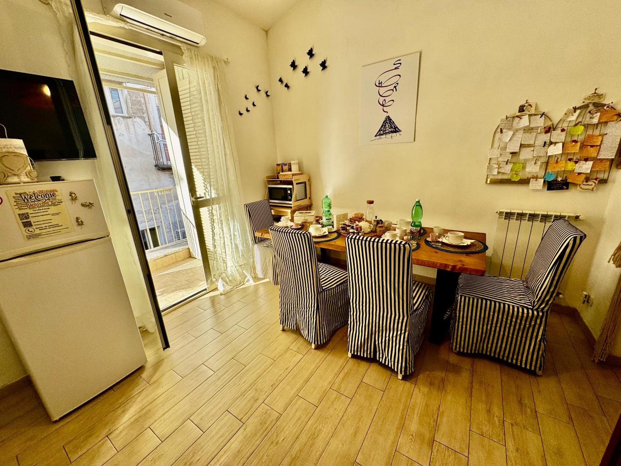 La Casa Di Sarah Aspetta Voi Apartment Naples Luaran gambar