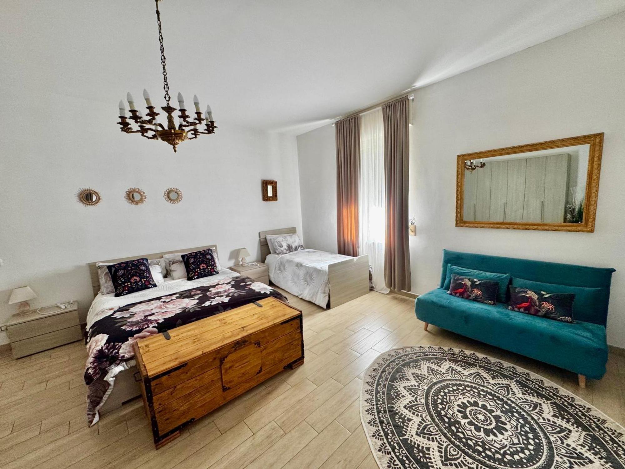 La Casa Di Sarah Aspetta Voi Apartment Naples Luaran gambar